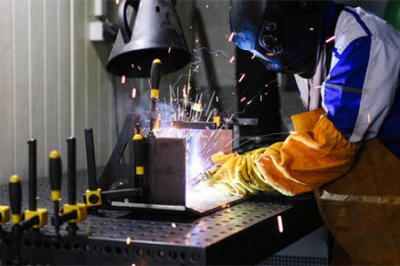 數(shù)控精雕機使用切削液的注意事項